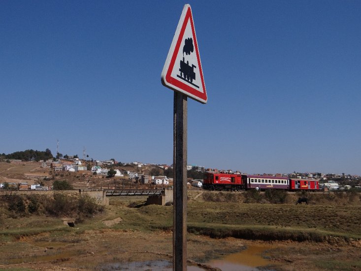 DSC01688.JPG - De trein, een van de weinige treinen die wel rijd