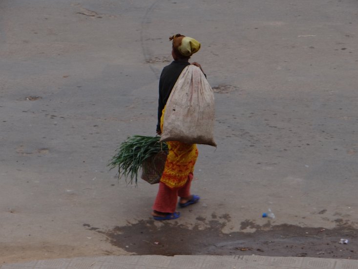 DSC02455.JPG - op weg naar de markt (Fianarantsoa)